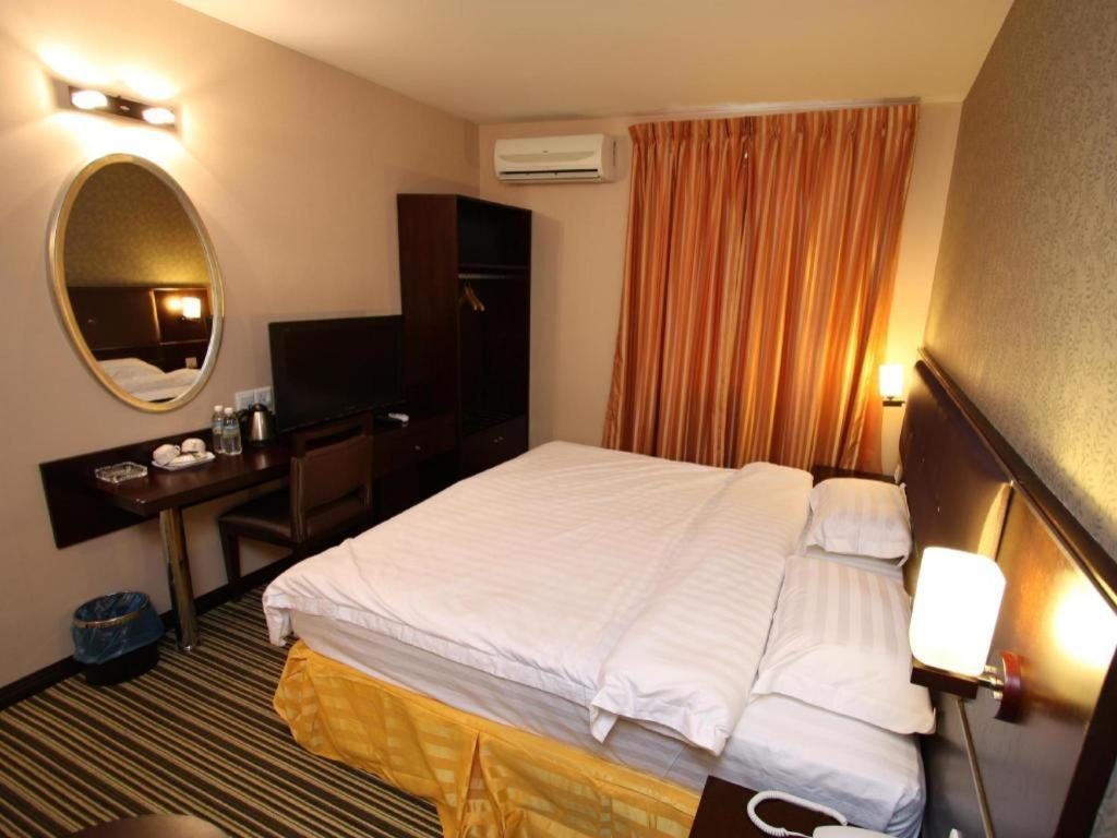 1 City Hotel Kota Kinabalu Exterior foto