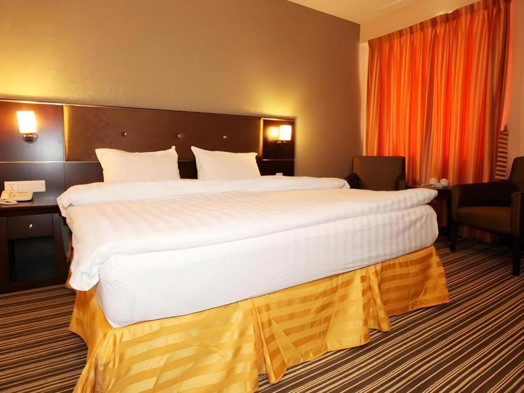 1 City Hotel Kota Kinabalu Exterior foto