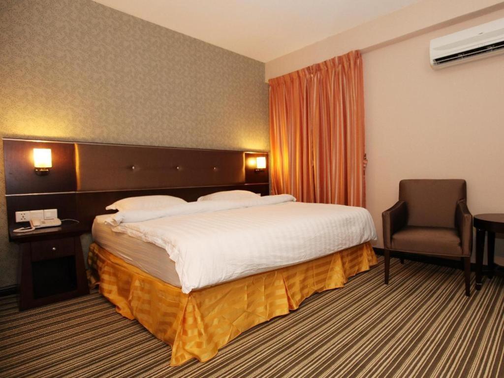 1 City Hotel Kota Kinabalu Exterior foto
